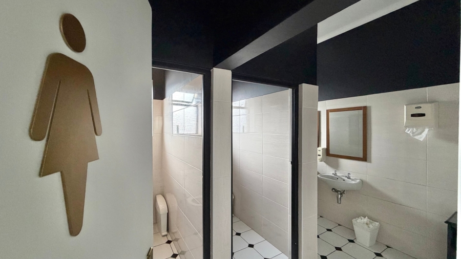 To Let Commercial Property for Rent in Somerset West Western Cape